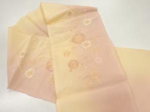 未使用品　枝梅模様刺繍半衿